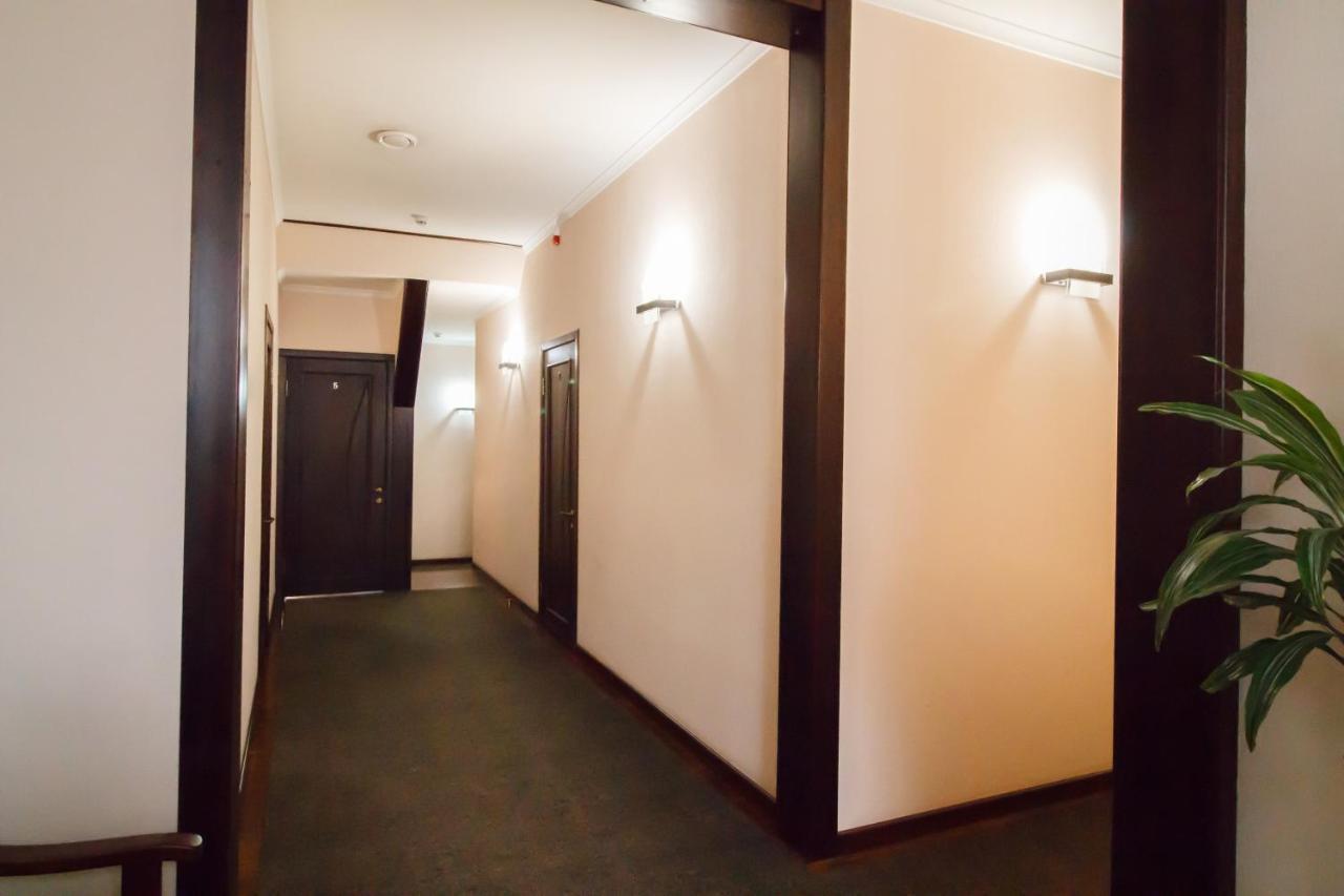 Hotel On Khmelnytskogo 8 ハルキウ エクステリア 写真