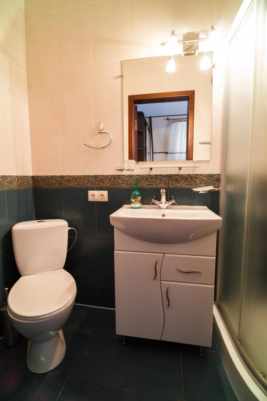Hotel On Khmelnytskogo 8 ハルキウ エクステリア 写真