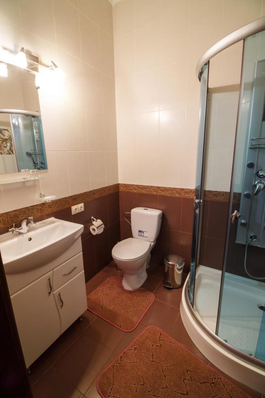 Hotel On Khmelnytskogo 8 ハルキウ エクステリア 写真